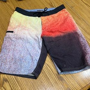 Analog Men’s Board Shorts, excellent condition, great details!